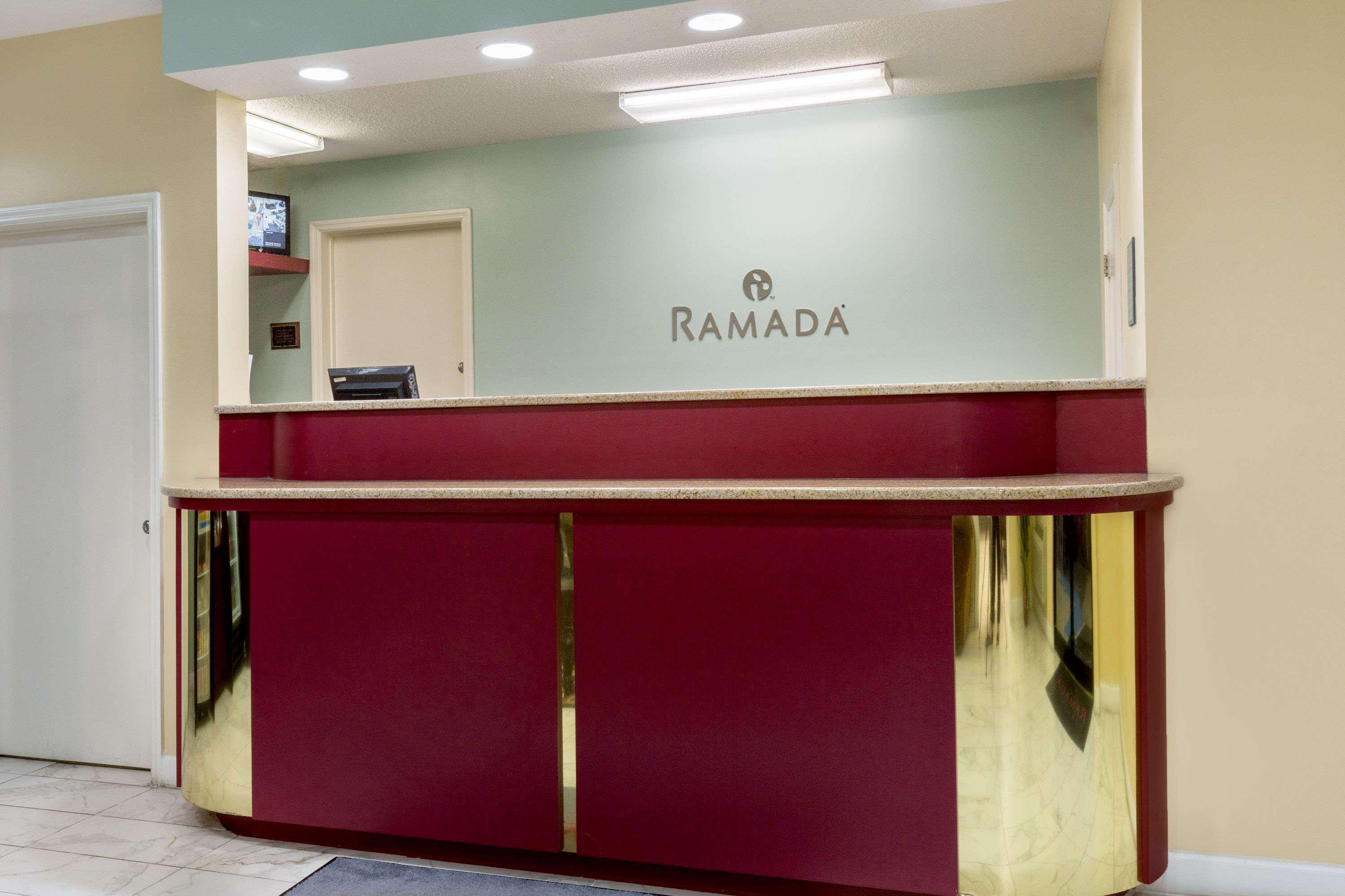 Hotel Ramada By Wyndham Pelham Exteriér fotografie