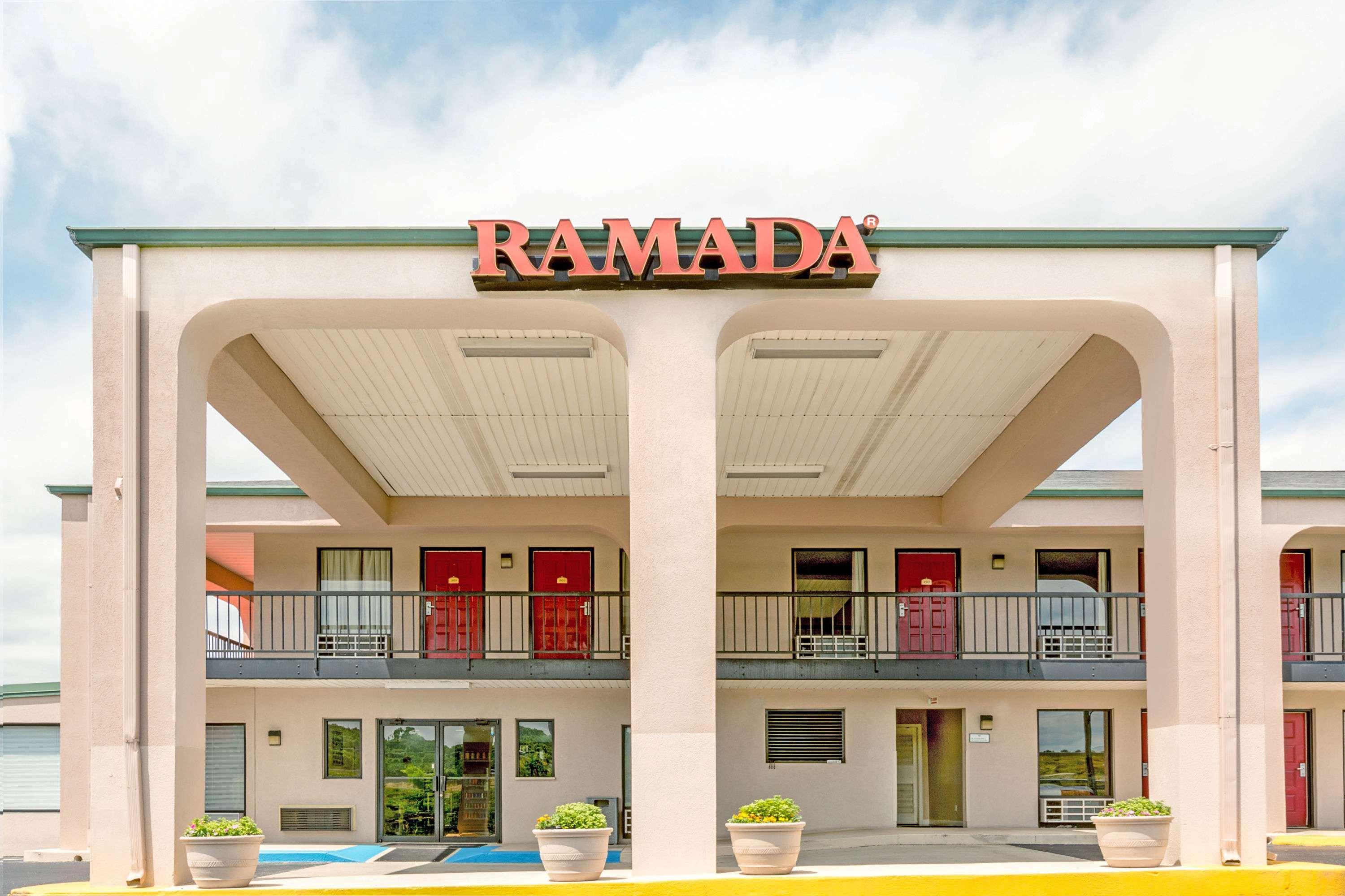 Hotel Ramada By Wyndham Pelham Exteriér fotografie